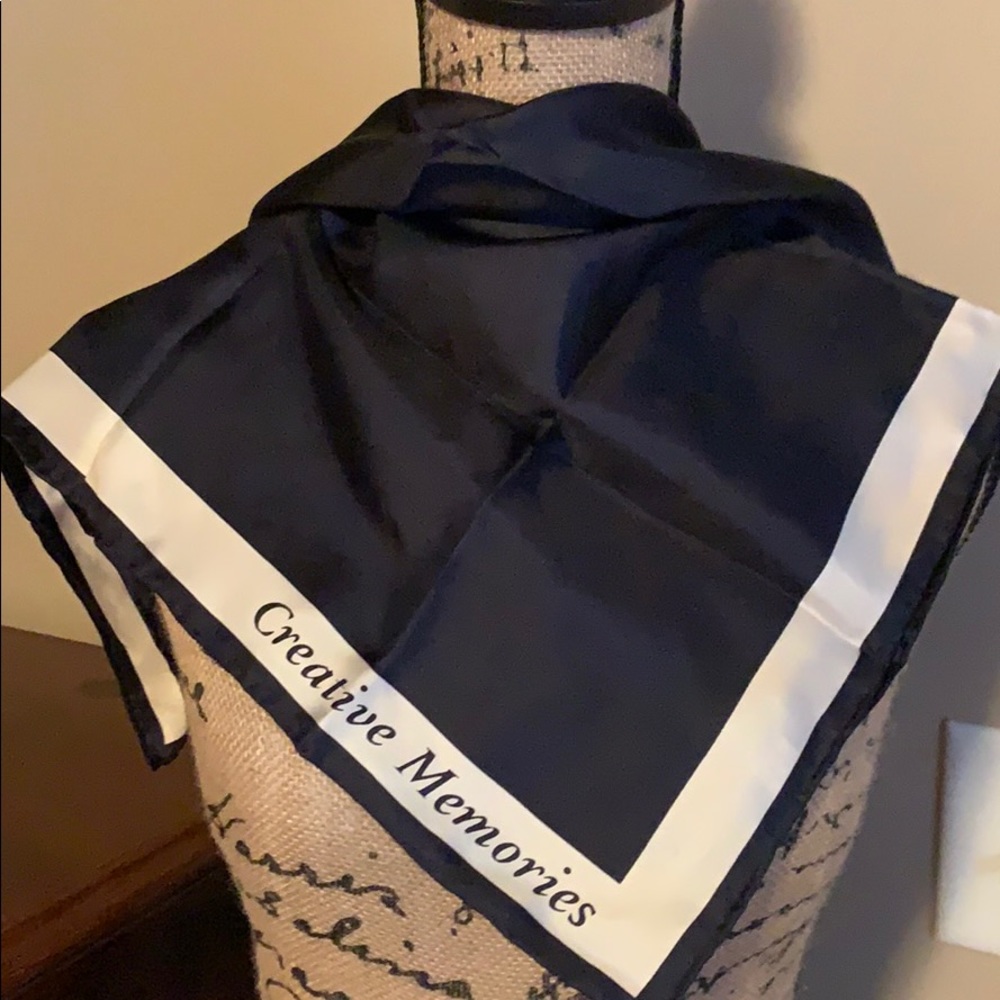 NWOT Creative Memories Scarf